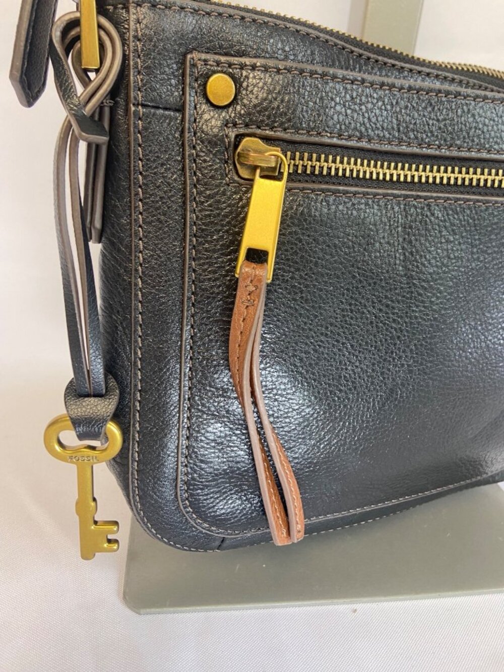 Vintage Fossil Black Pebbled Leather Crossbody Bag Brass Hardware Zip Purse - Picture 10 of 16
